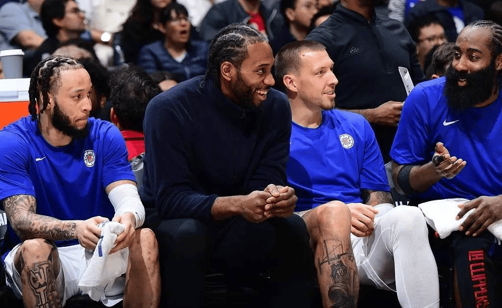 不贪功！率队击败2支争冠热门球队，28岁锋卫，赛后盛赞自己主帅