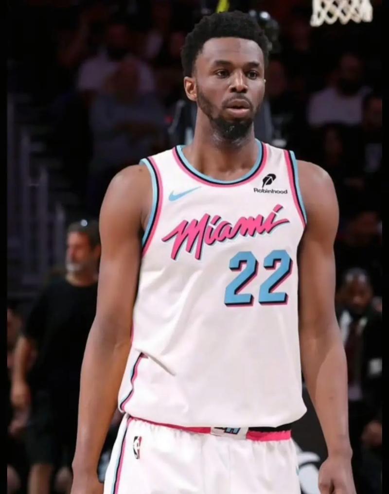 阿莱克斯·罗德里奎兹在面对旧主水手队时击出全垒打，引发全场嘘声