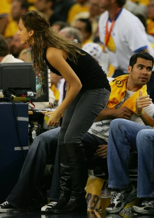 英超战术趋势观察 高位逼抢与控球打法对比