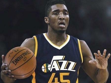 遗憾 两次坐地+一次趴地 上海小伙自由操决赛发挥欠佳