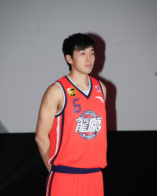 波媒：莱万与巴萨均未确定是否续约，将等到明年再做决定