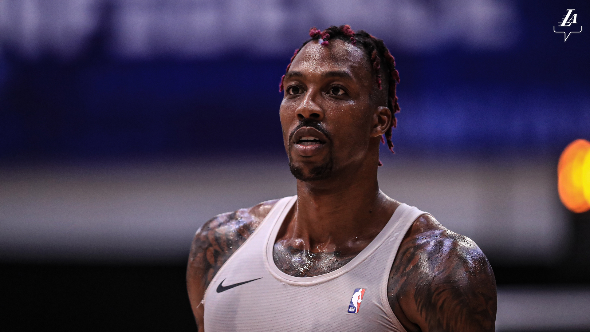 湖人詹姆斯关键三分锁定胜利