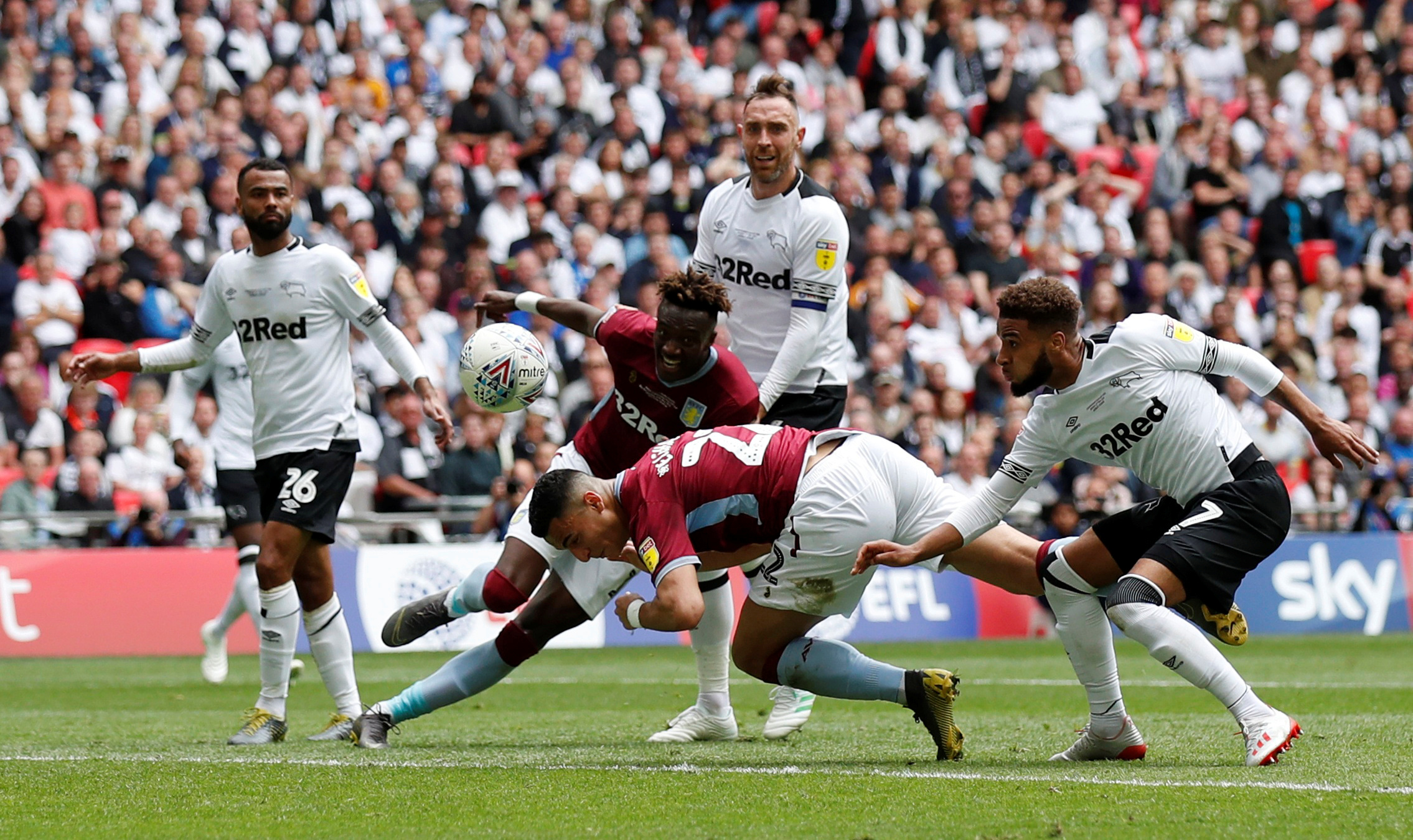 科尔怒喷裁判离场，库里遗憾被罚出场